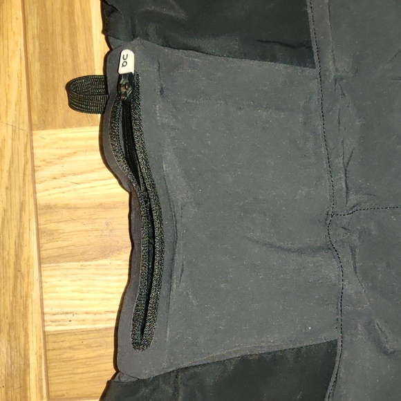 On Running 2 in 1 Shorts Size Large - Picture 6 of 6